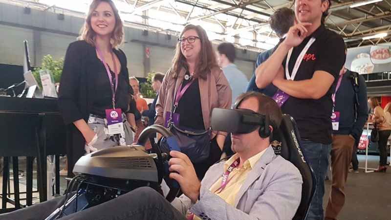 Virtual Reality Formule1 Race Simulator Meekijken Op Het Tweede Scherm