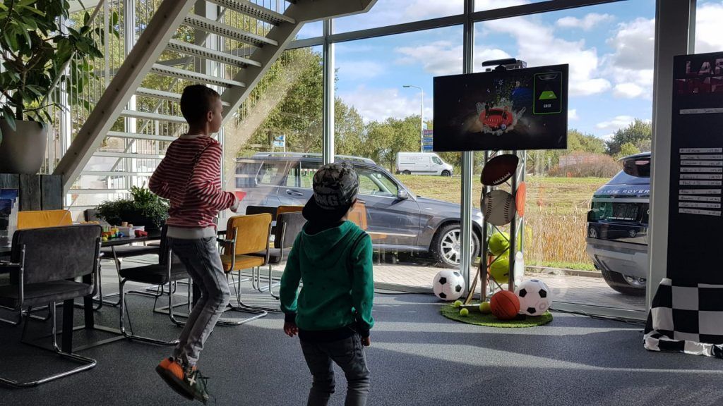 Kinect Xbox Sports Fun Jong En Oud Kids Liggend