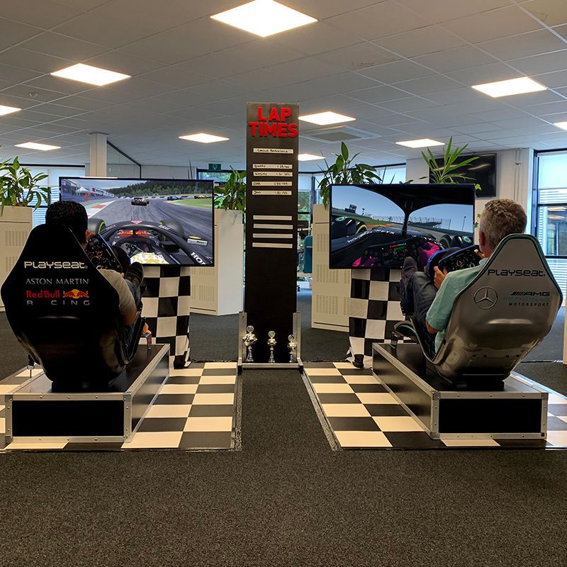 1op Locatie 2x F1 Simulator Redbull Mercedes