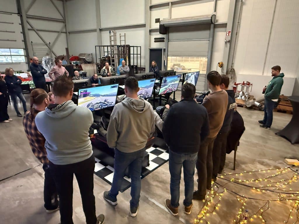 wachtende voor ronden racen op circuit